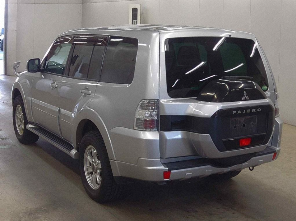 2019 Mitsubishi Pajero 5D 4WD Long Exceed for sale - image 2