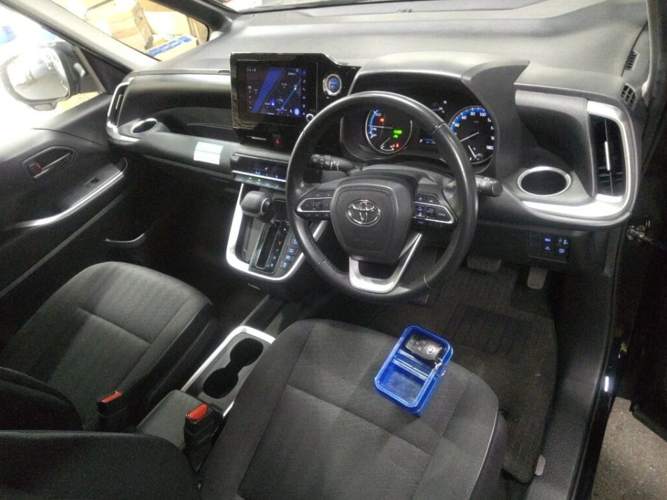 2022 Toyota Noah Hybrid 5D G for sale - image 5